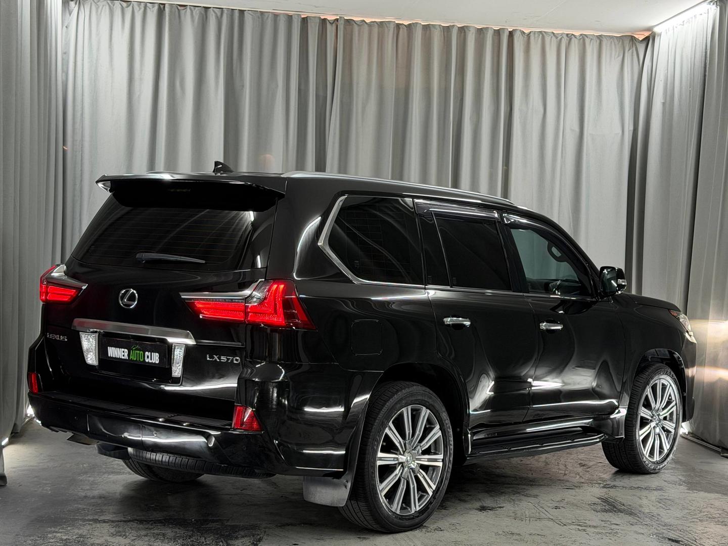 Lexus LX 570 2015 — photo 2