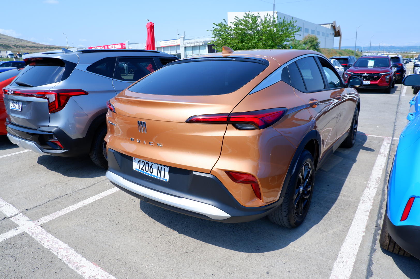 Buick Envista 2023 — photo 2