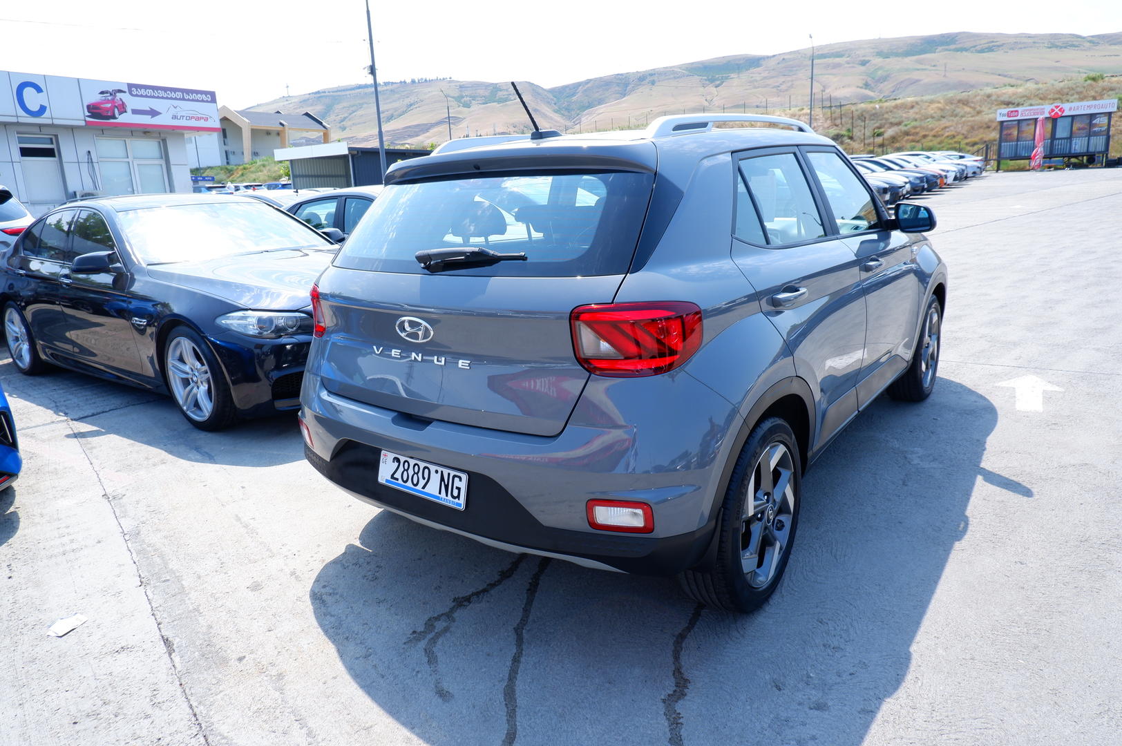 Hyundai Venue 2023 — photo 2