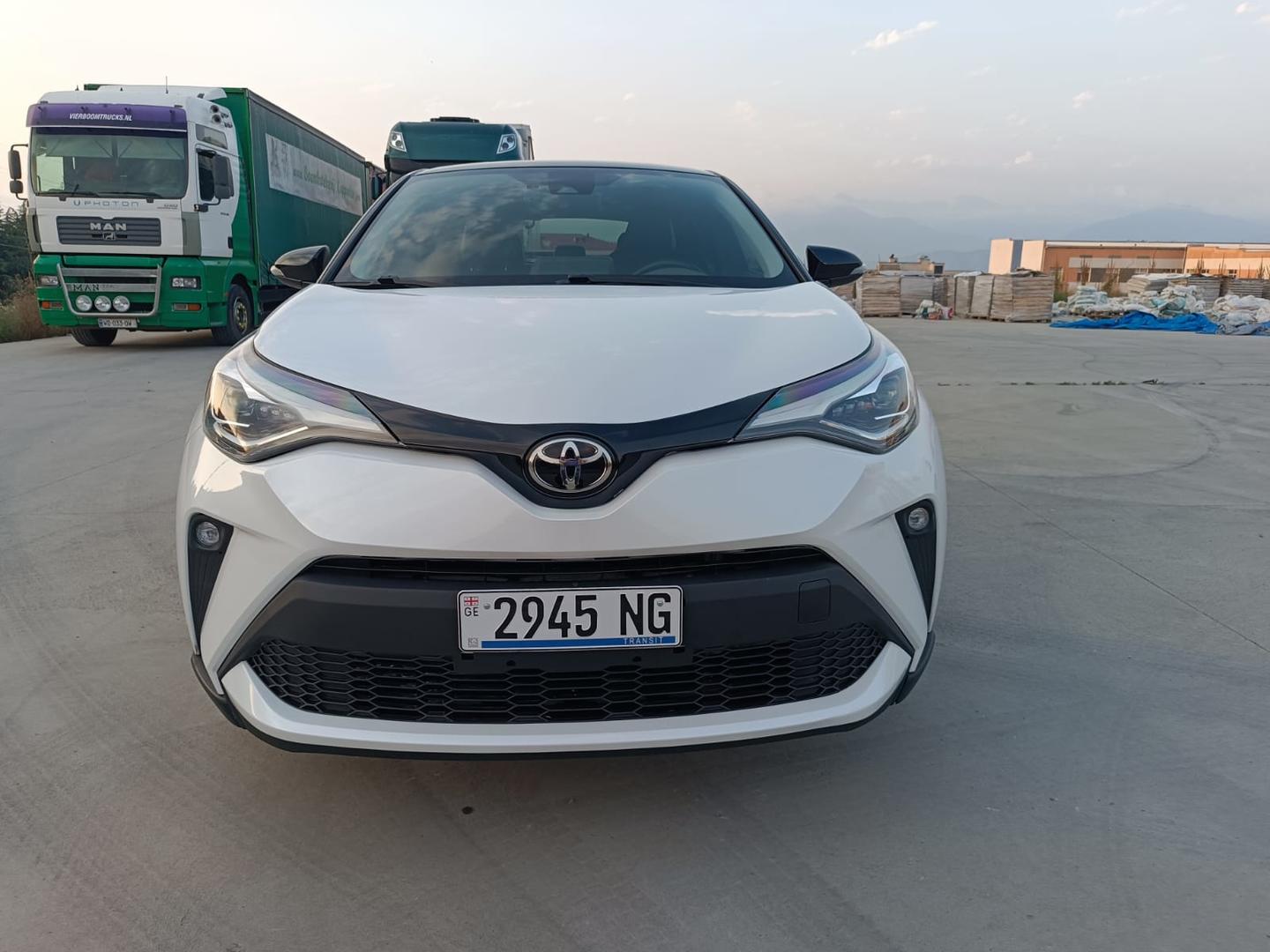 Toyota C-HR 2022 — photo 2