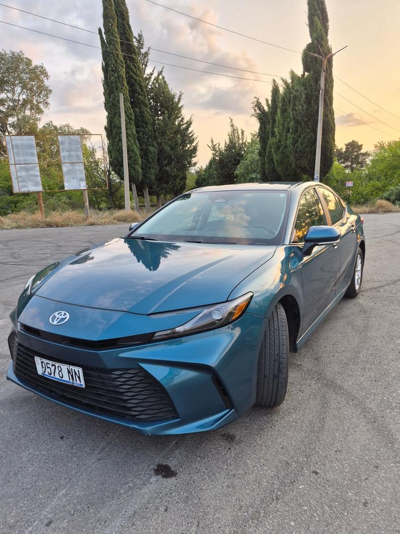 Toyota Camry 2025 — photo 2