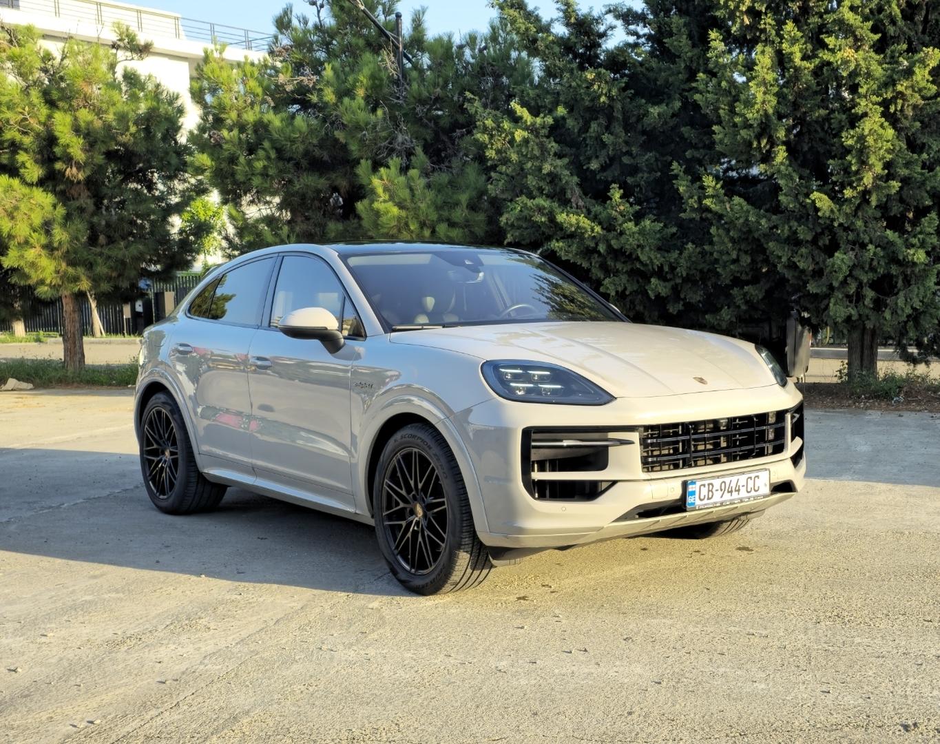 Porsche Cayenne 2025 — photo 2