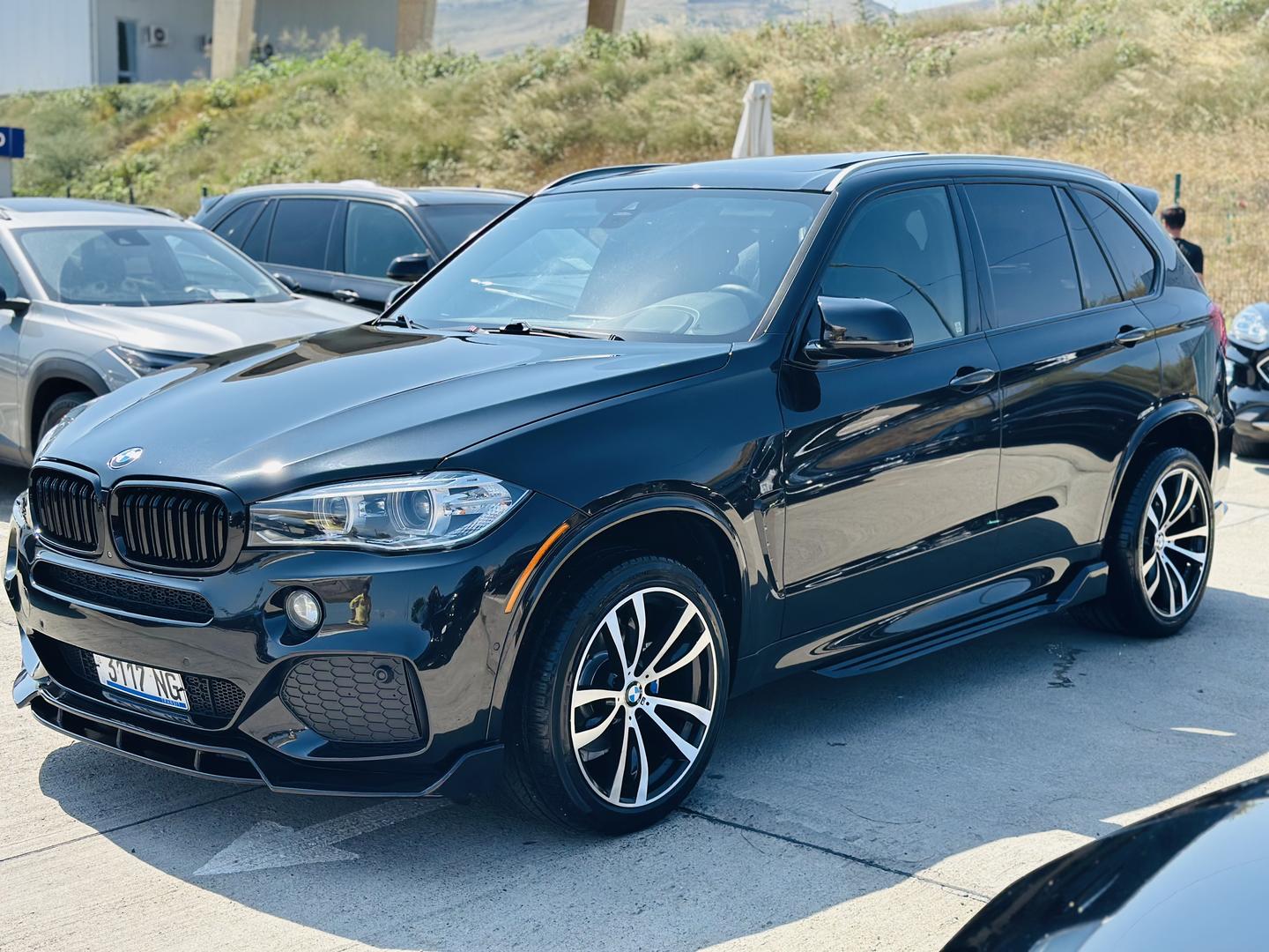 BMW X5 2018 — photo 2