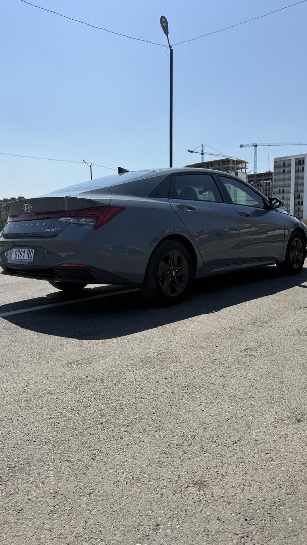 Hyundai Elantra 2022 — photo 2