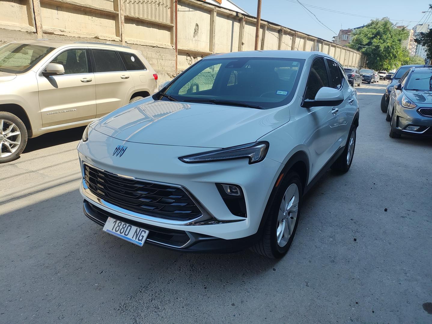 Buick Encore 2022 — photo 2