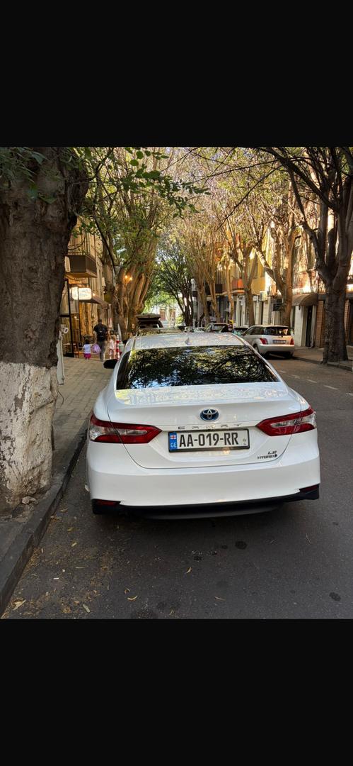 Toyota Camry 2019 — photo 2