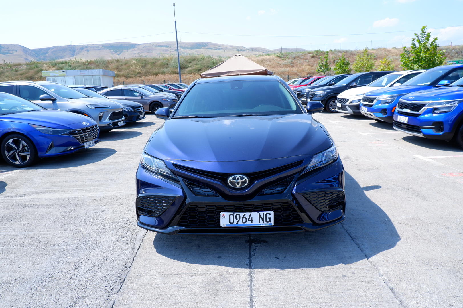 Toyota Camry 2020 — photo 2