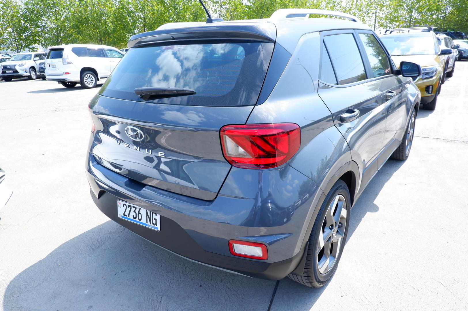 Hyundai Venue 2023 — photo 2
