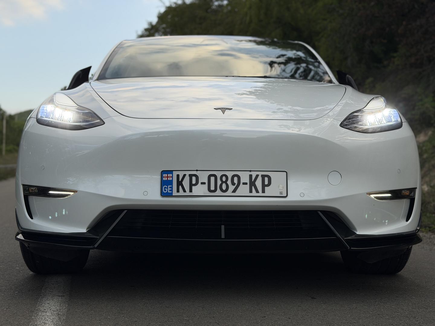 Tesla Model Y 2021 — photo 2