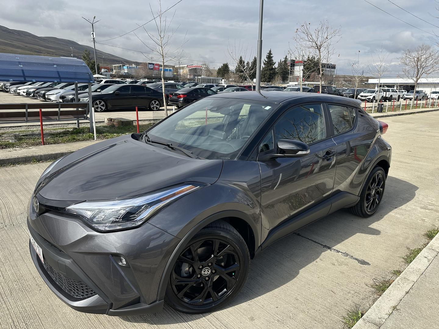 Toyota C-HR 2022 — photo 2