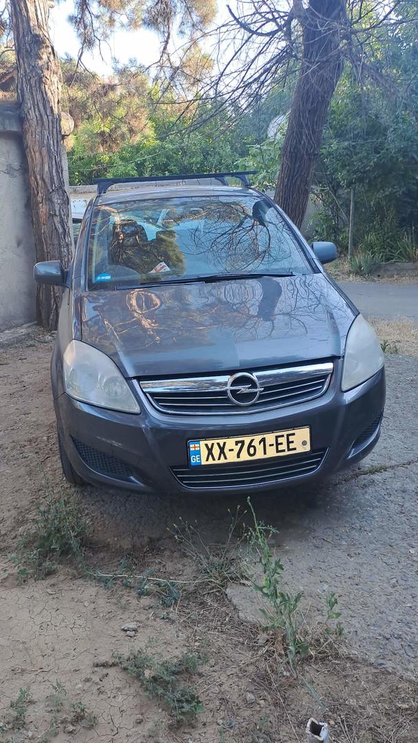 Opel Zafira 2009 — photo 2