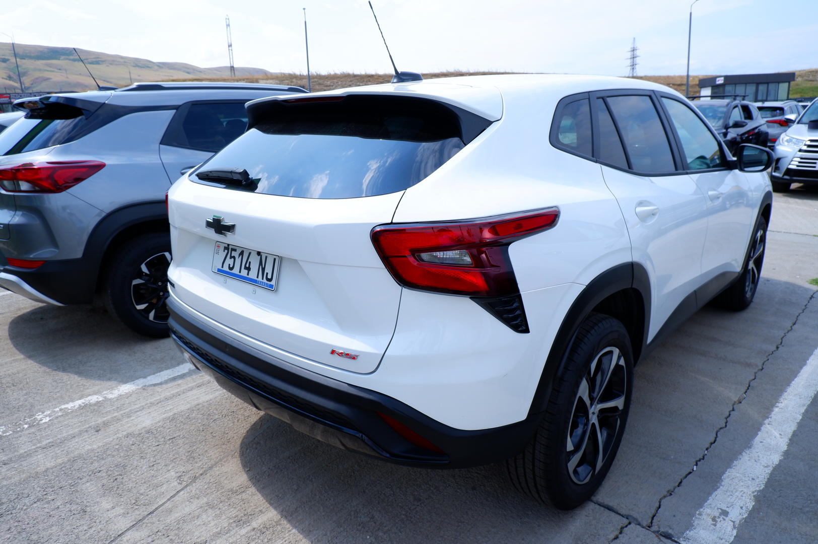 Chevrolet Trax 2023 — photo 2
