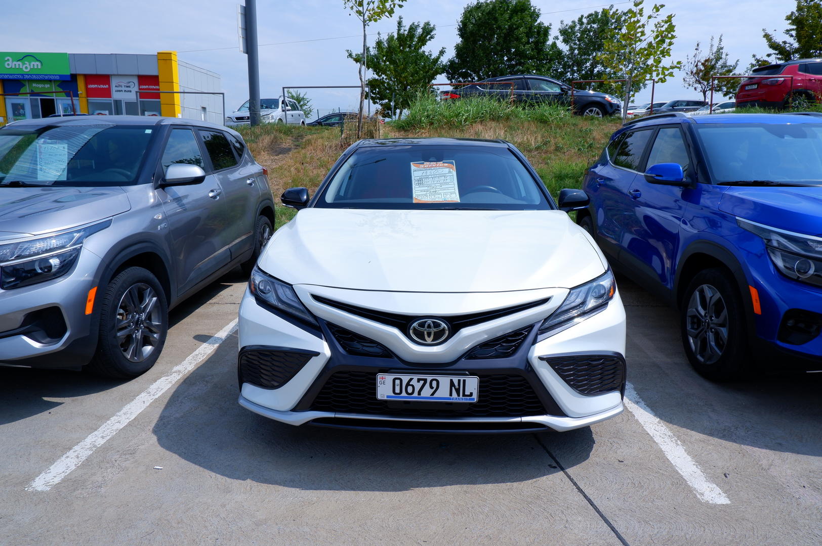 Toyota Camry 2022 — photo 2
