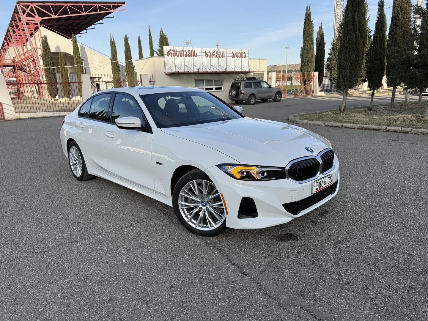 BMW 330 2022 — photo 2