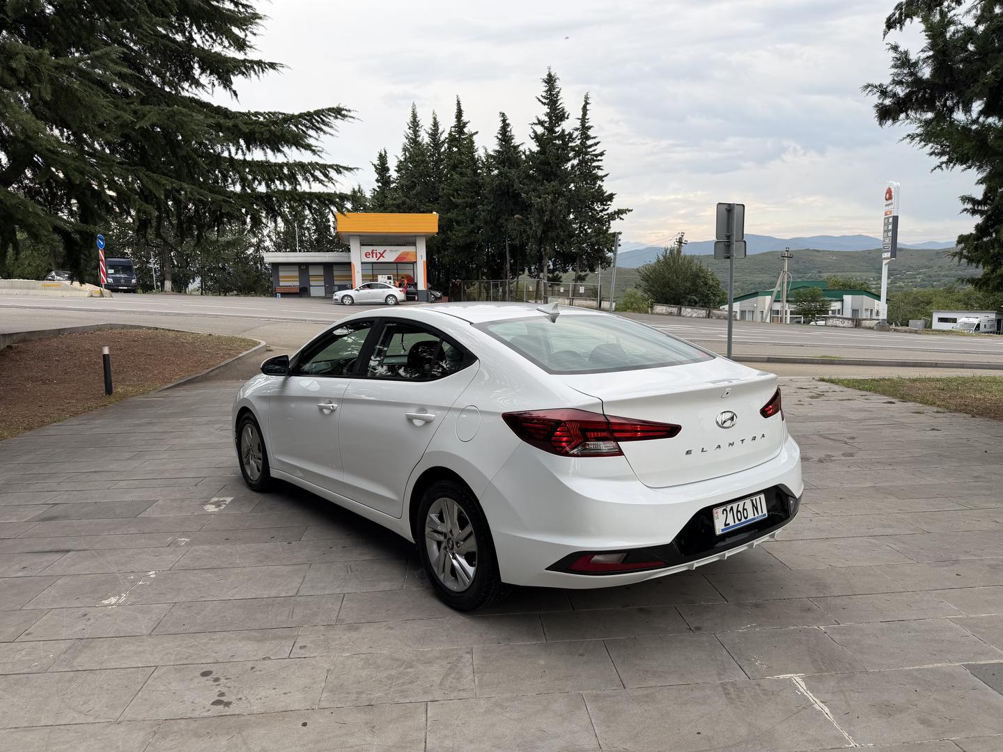 Hyundai Elantra 2020 — photo 2