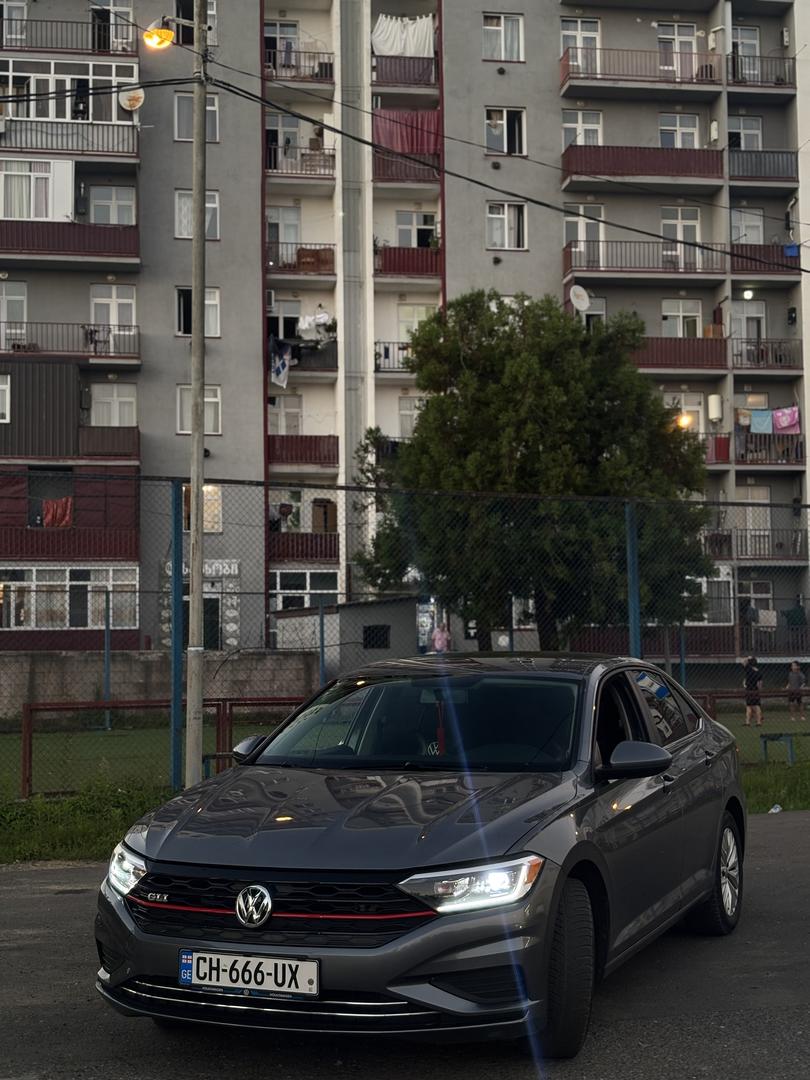 Volkswagen Jetta 2019 — photo 2