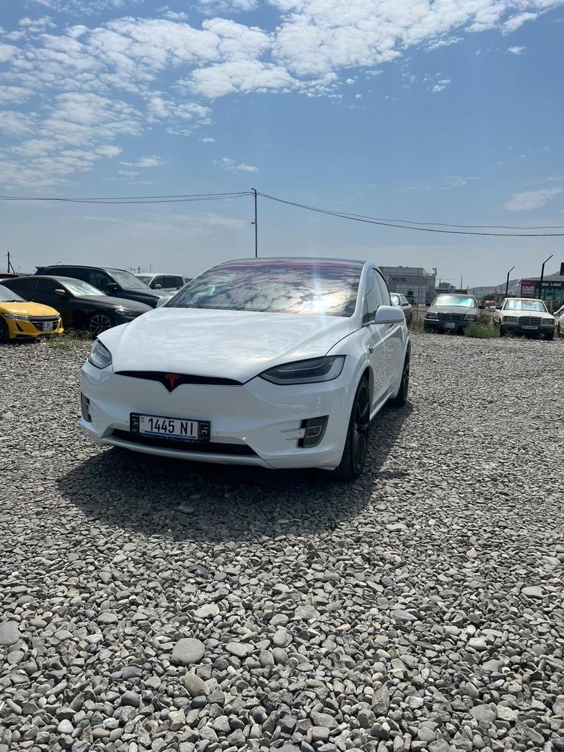 Tesla Model X 2017 — photo 2