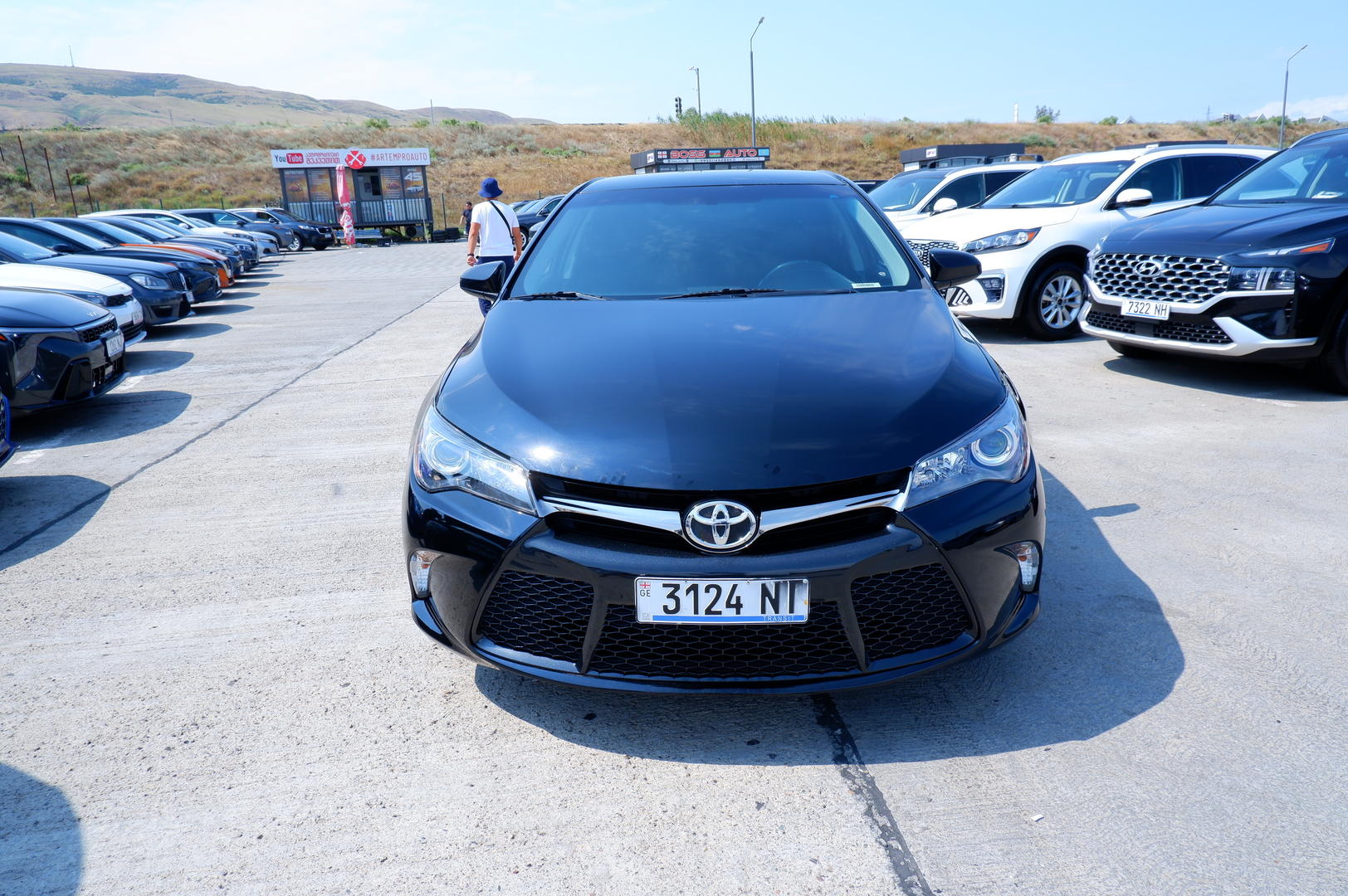 Toyota Camry 2015 — photo 2
