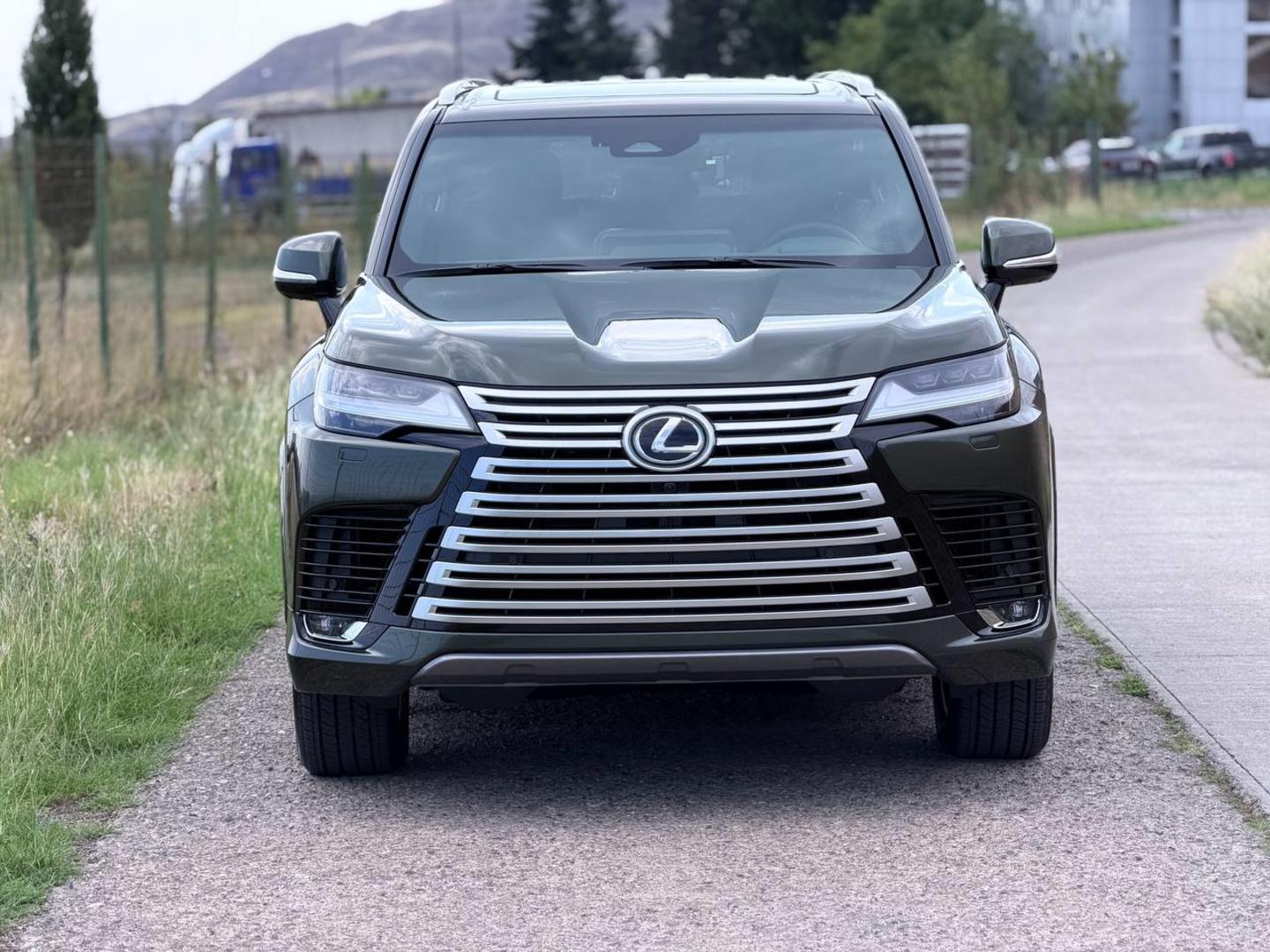 Lexus LX600 2026 — photo 2