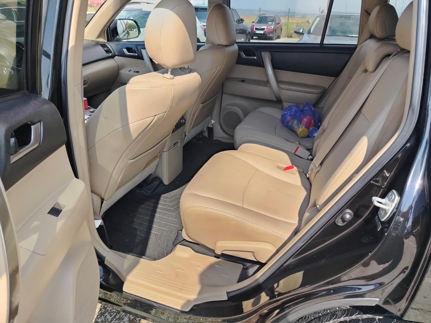 Toyota Highlander 2013 — photo 2