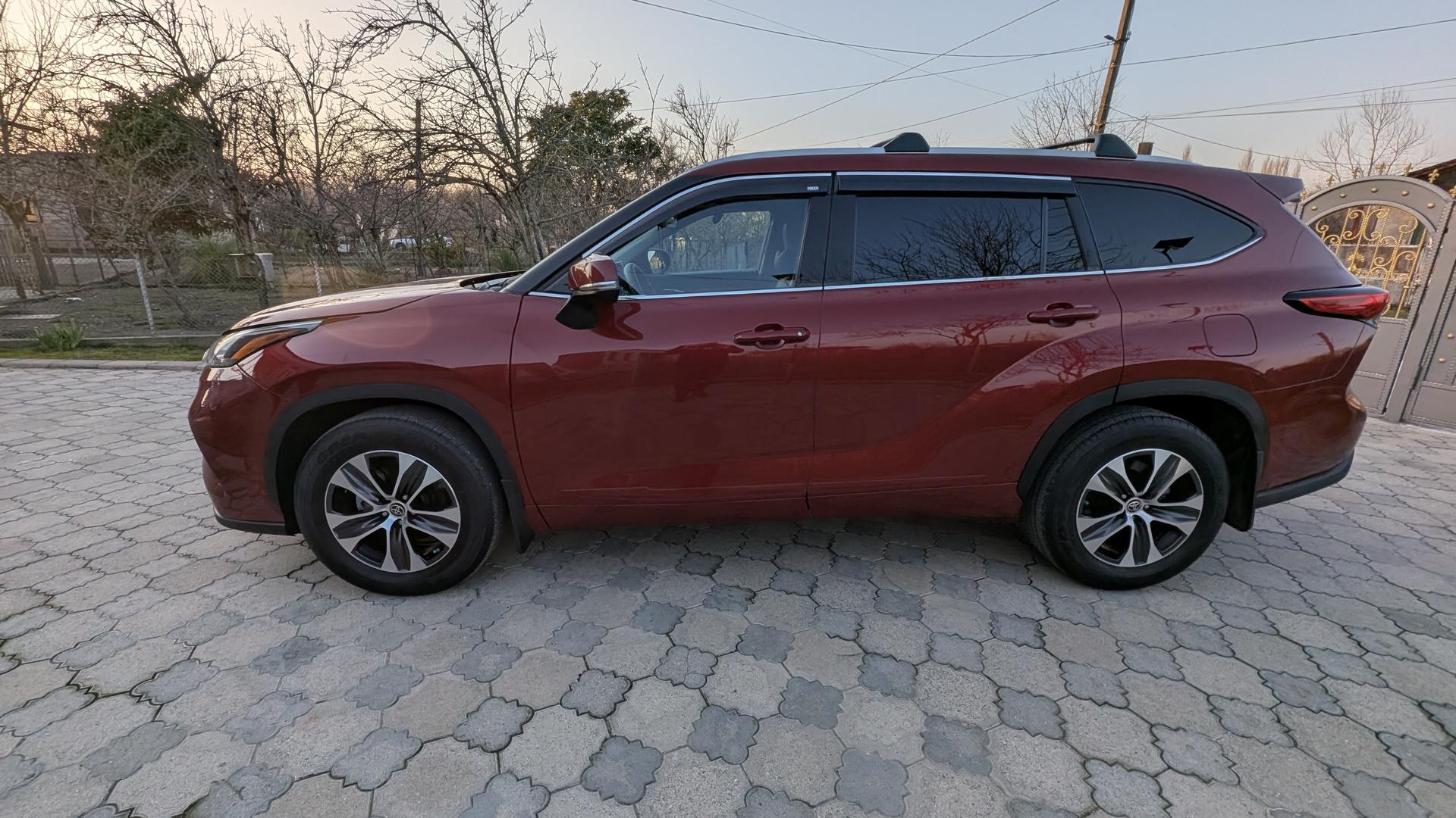 Toyota Highlander 2022 — photo 2