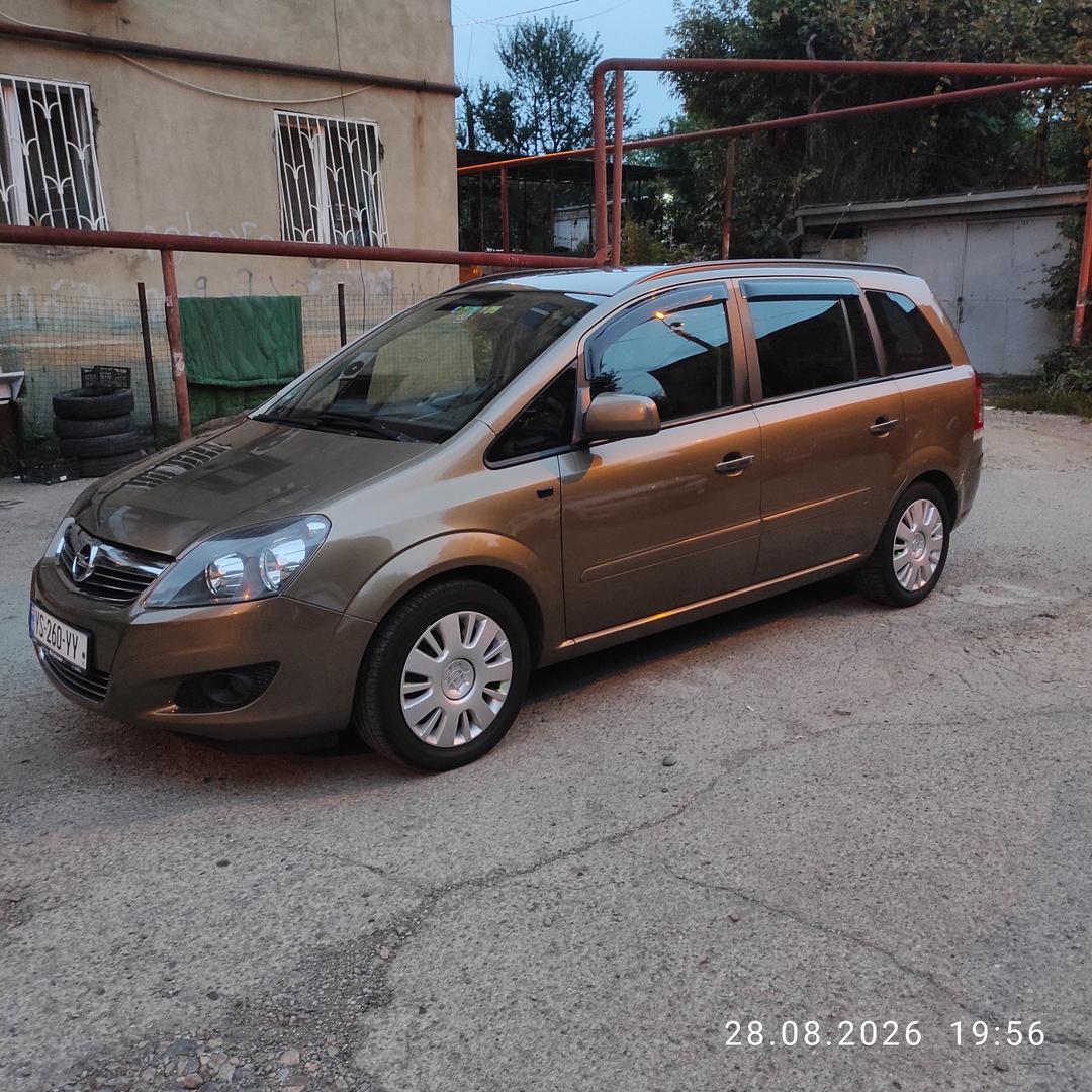 Opel Zafira 2013 — photo 2