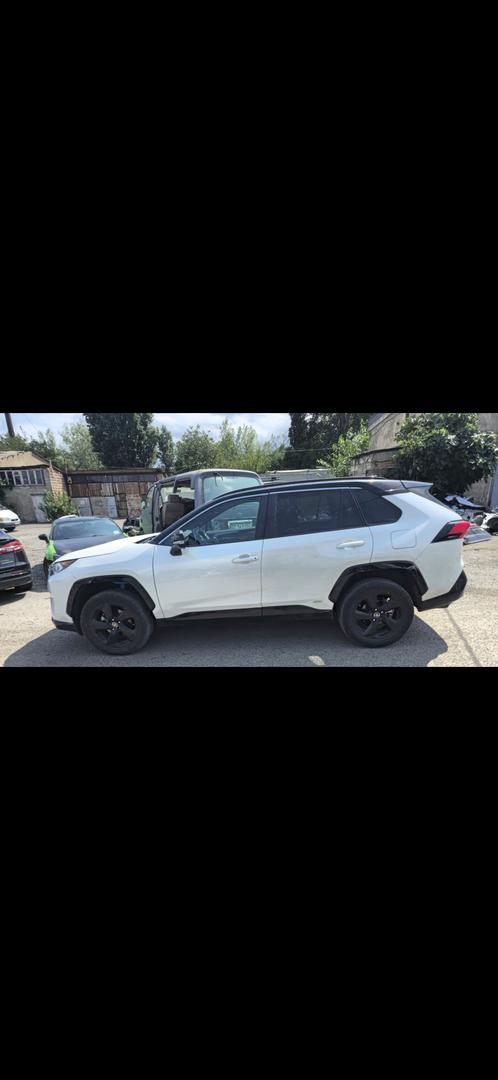 Toyota RAV4 2021 — photo 2