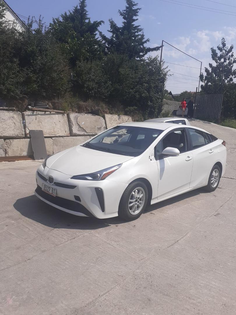 Toyota Prius 2019 — photo 2