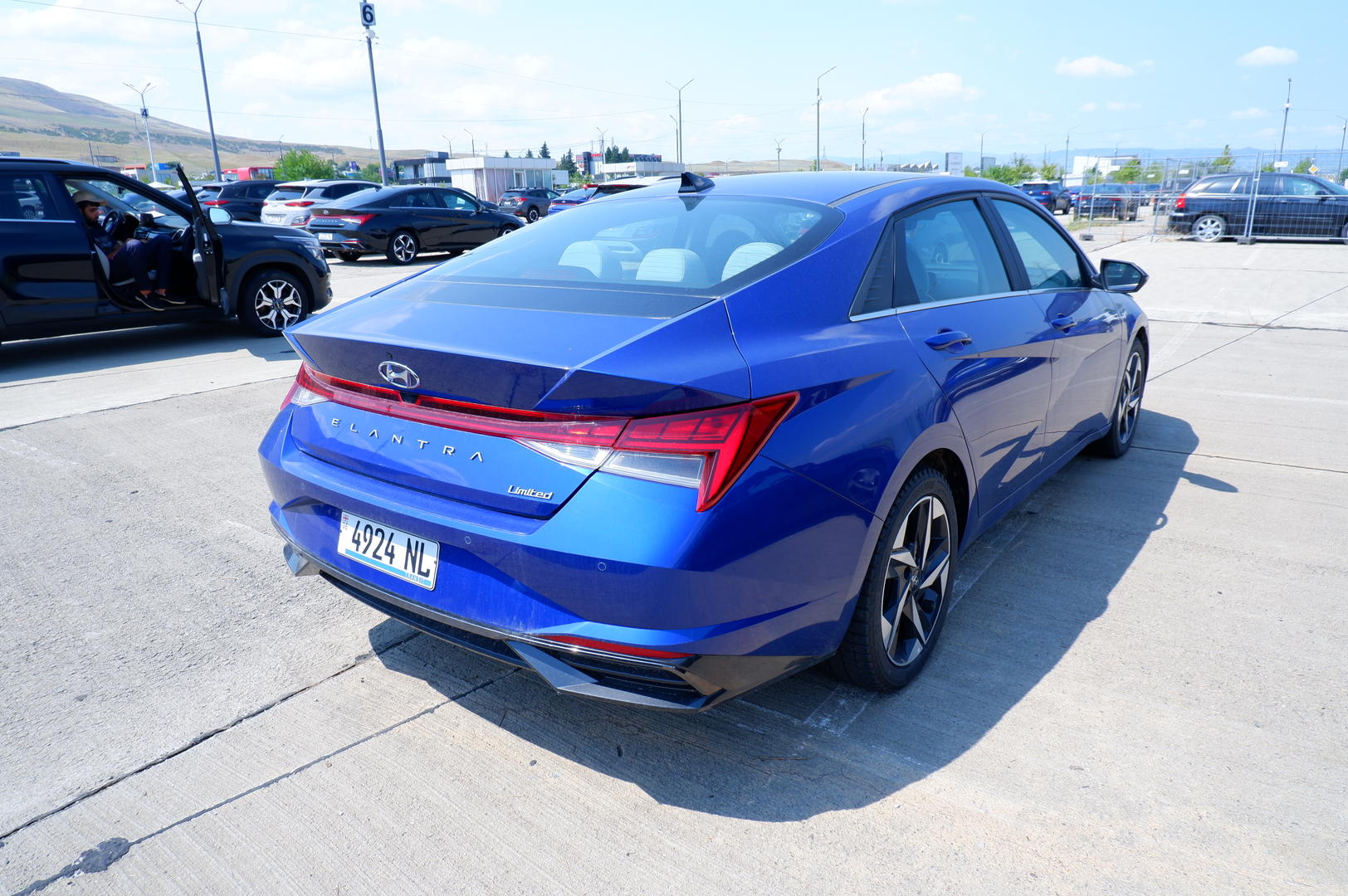 Hyundai Elantra 2022 — photo 2