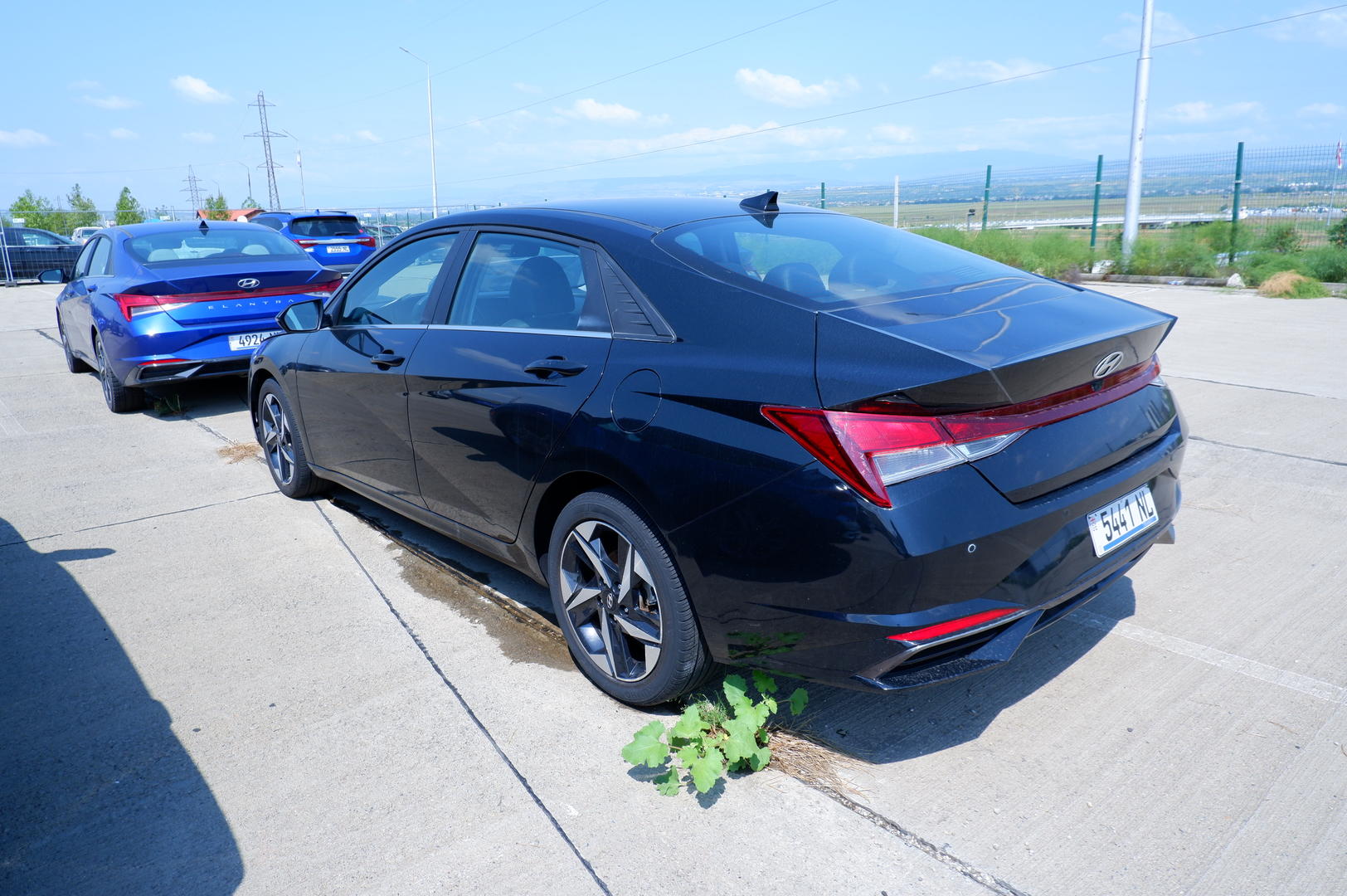 Hyundai Elantra 2023 — photo 2