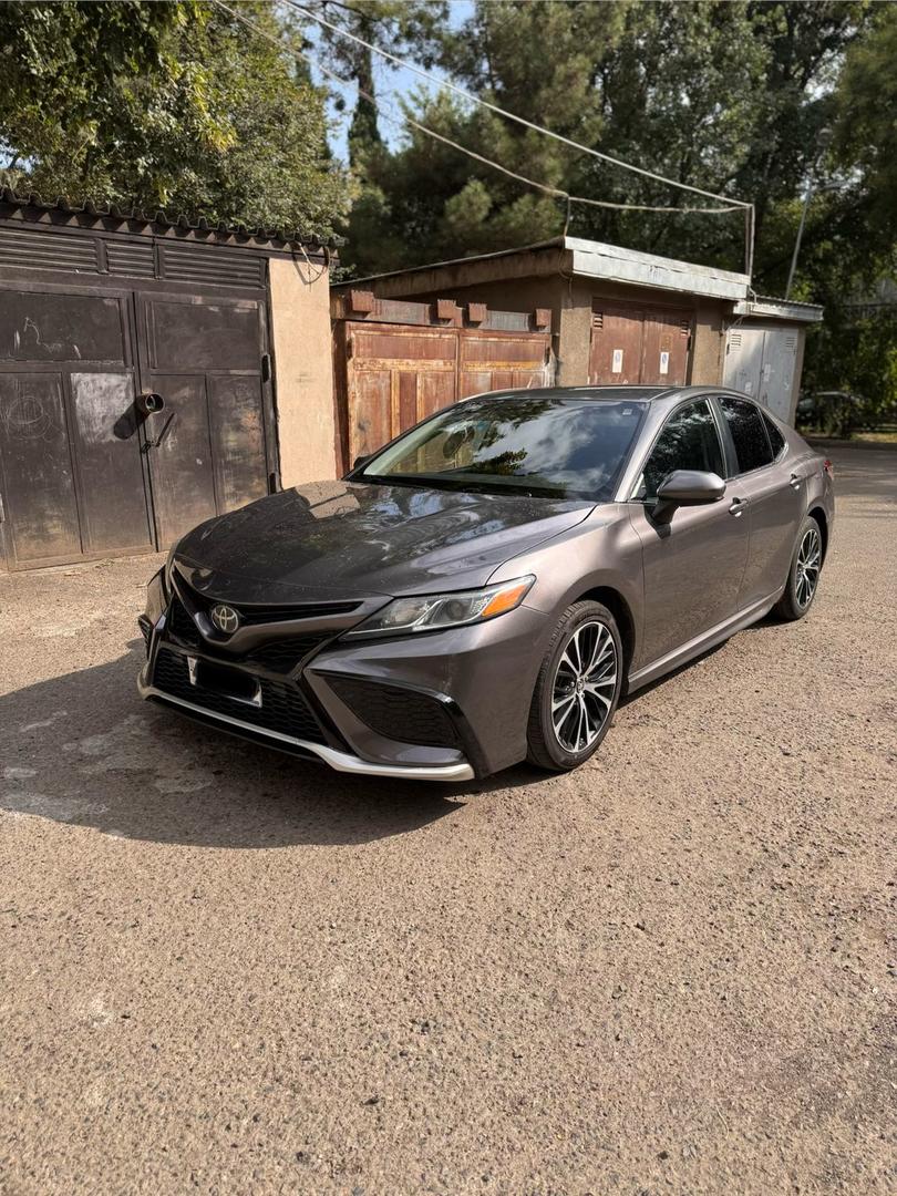 Toyota Camry 2020 — photo 2
