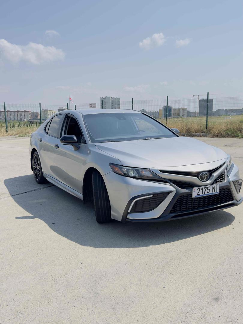 Toyota Camry 2021 — photo 2