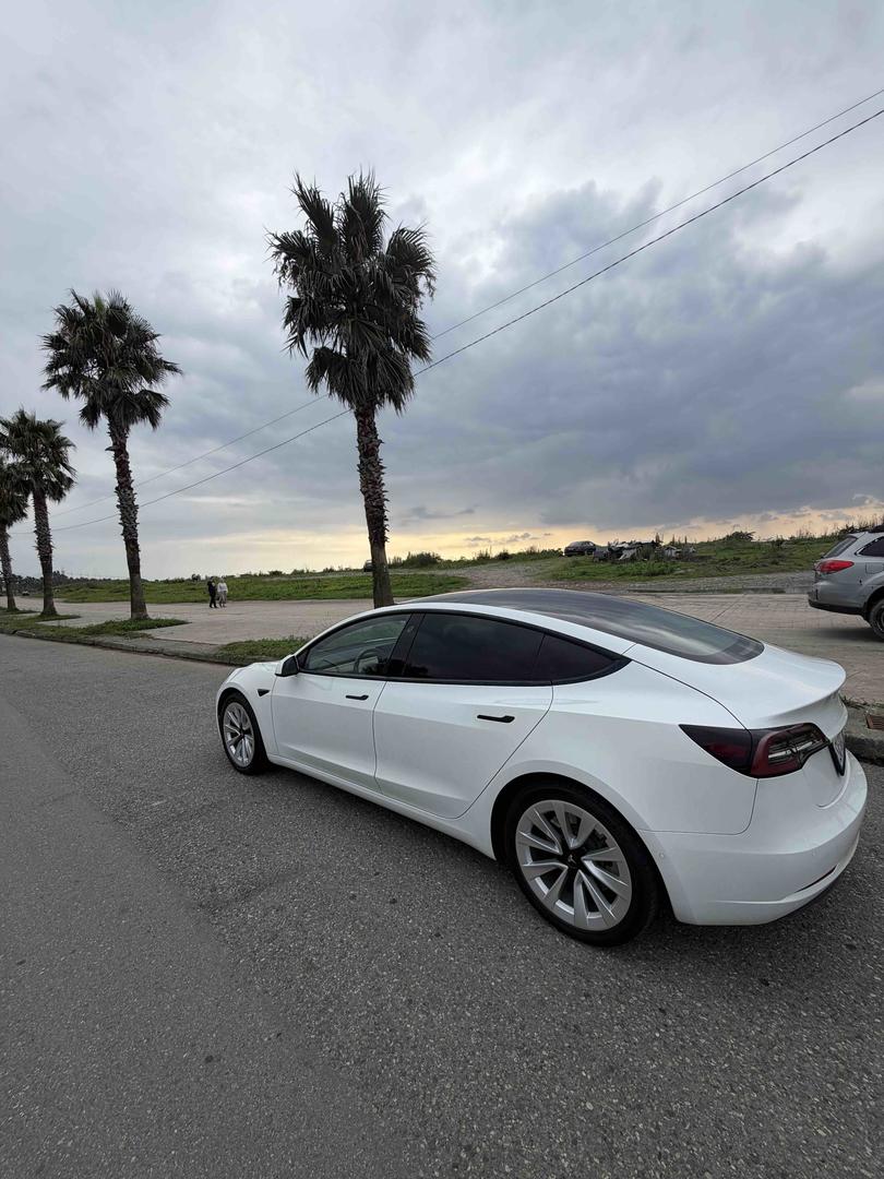 Tesla Model 3 2022 — photo 2