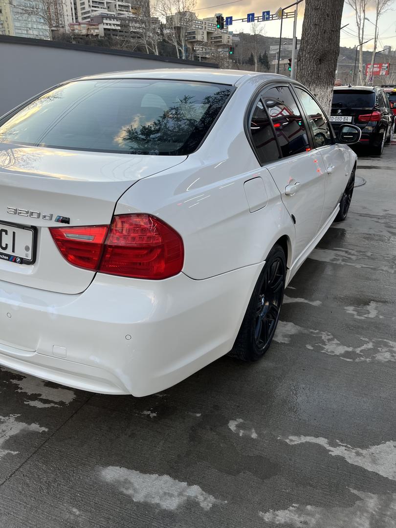 BMW 320 2009 — photo 2
