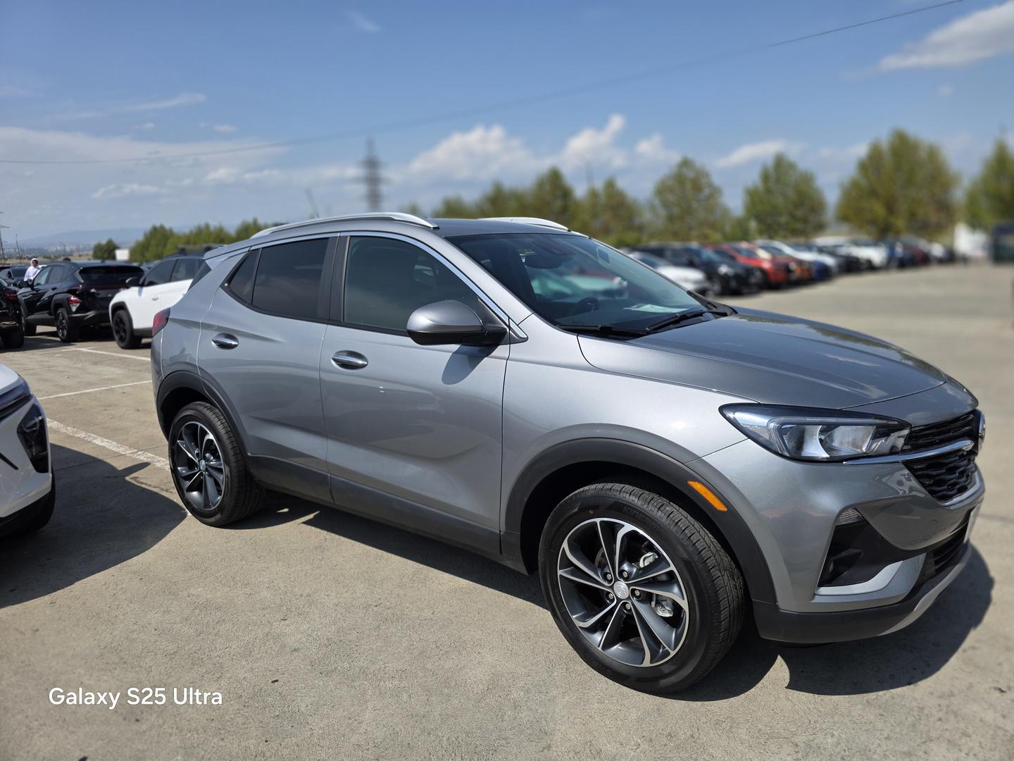 Buick Encore 2023 — photo 2