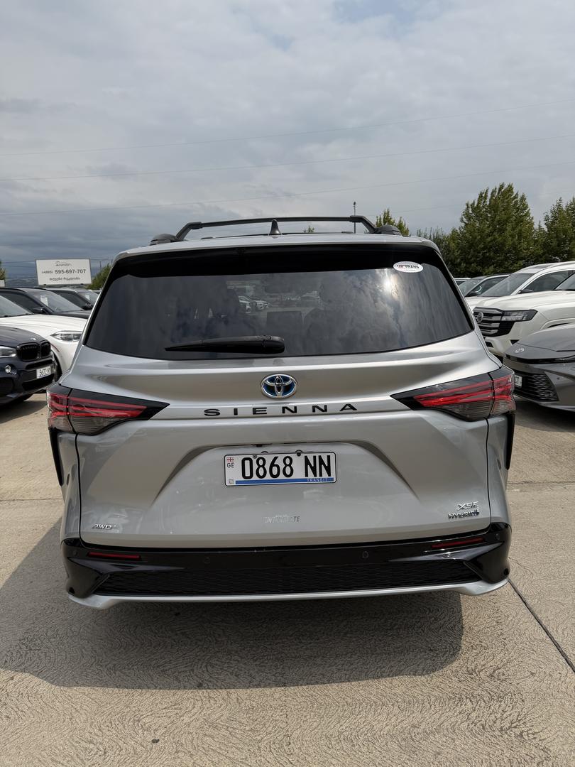 Toyota Sienna 2021 — photo 2