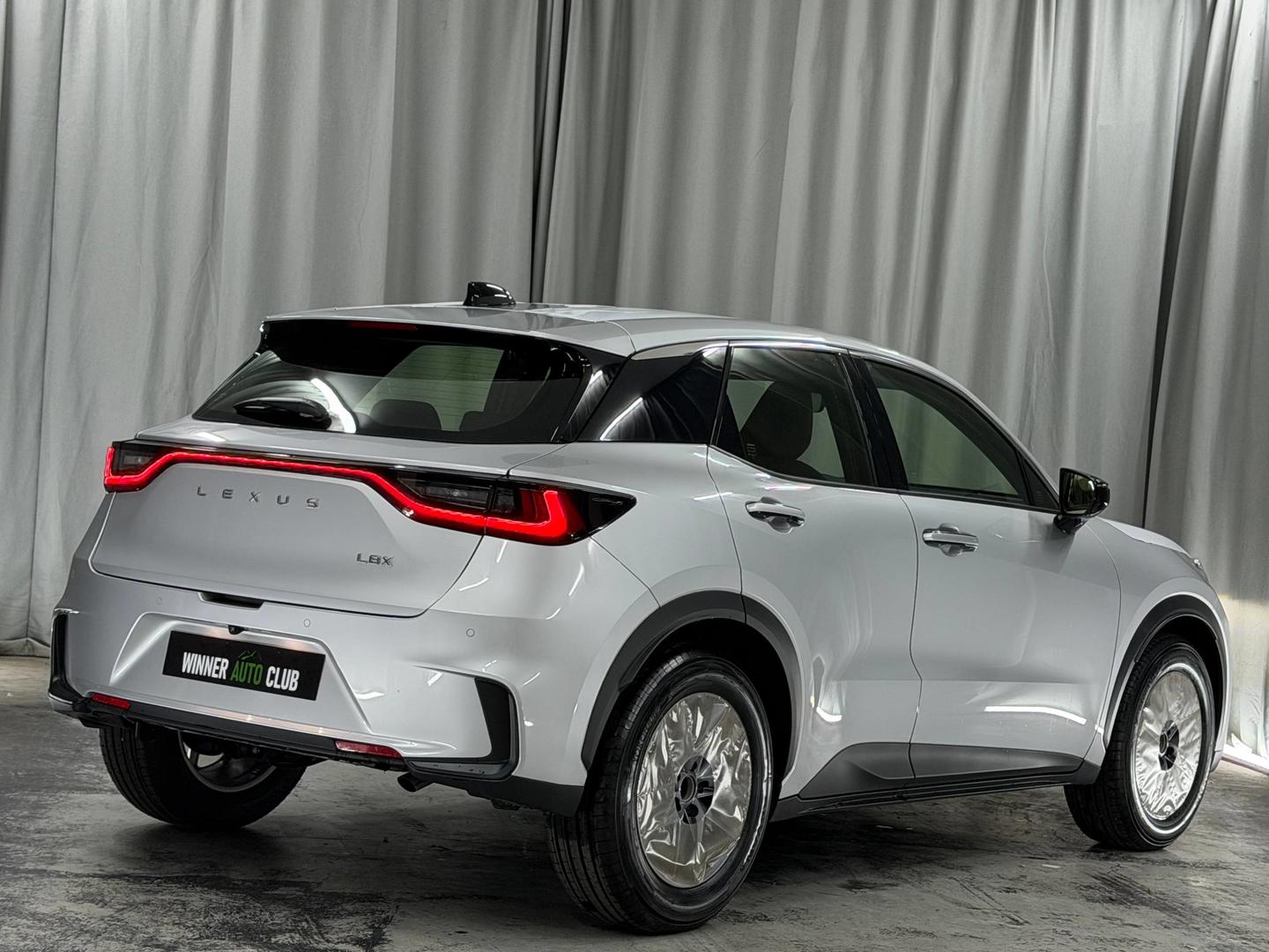 Lexus UX 200 2025 — photo 2