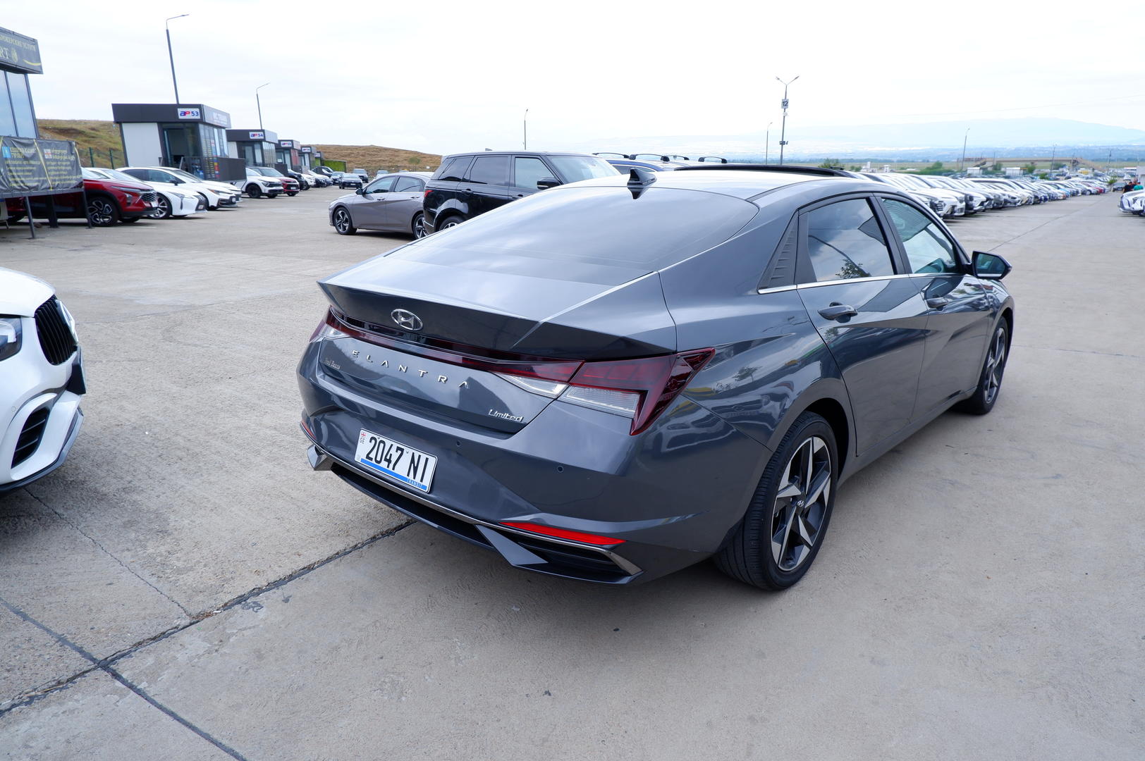 Hyundai Elantra 2023 — photo 2