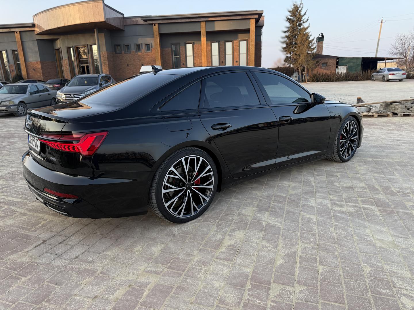 Audi A6 2018 — photo 2