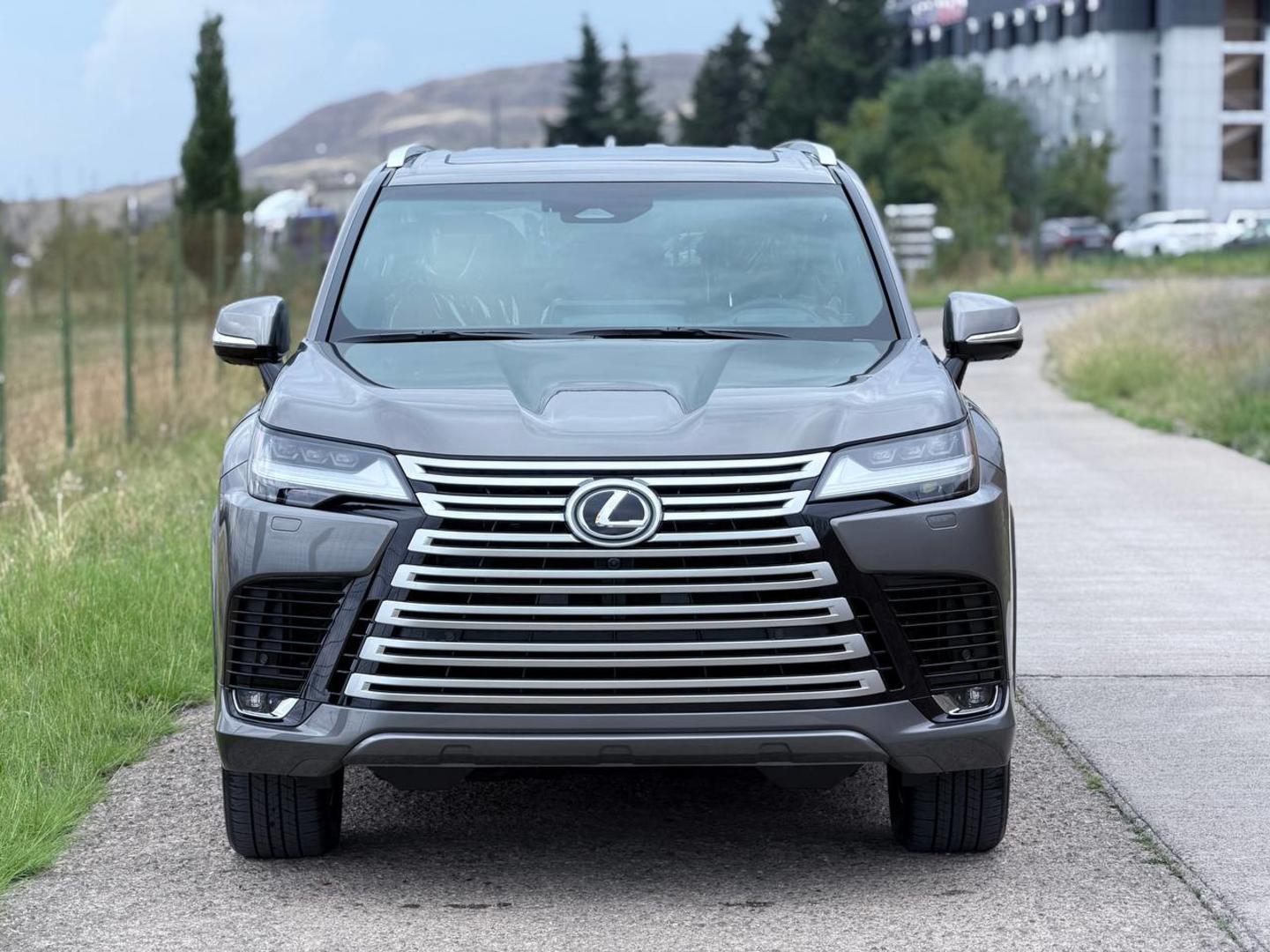 Lexus LX600