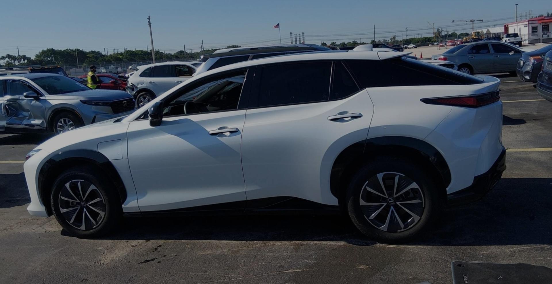 Lexus RZ 450e 2024 — photo 2