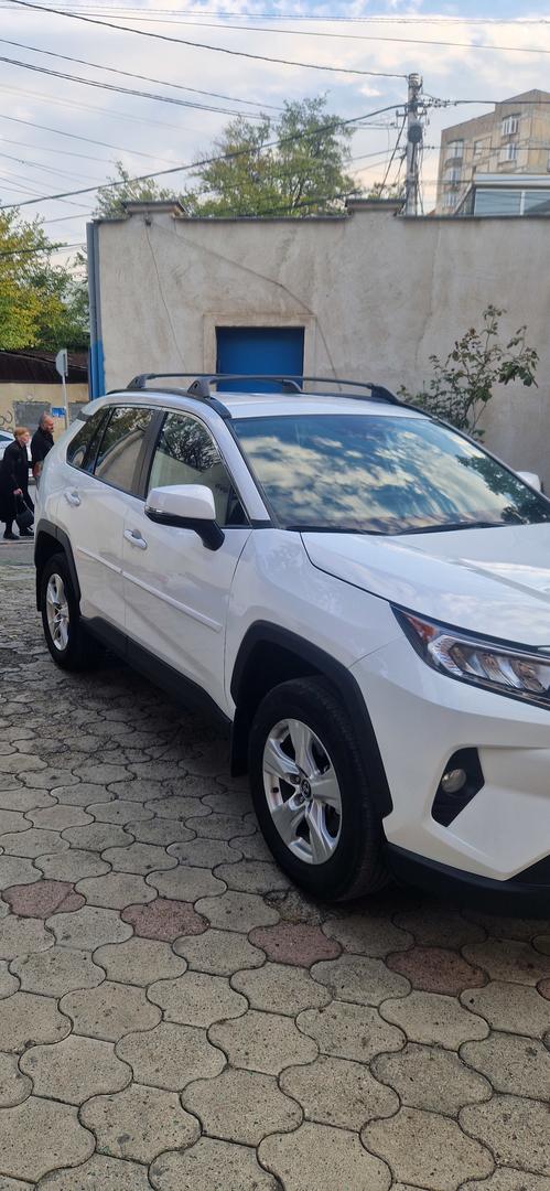 Toyota RAV4 2020 — photo 2