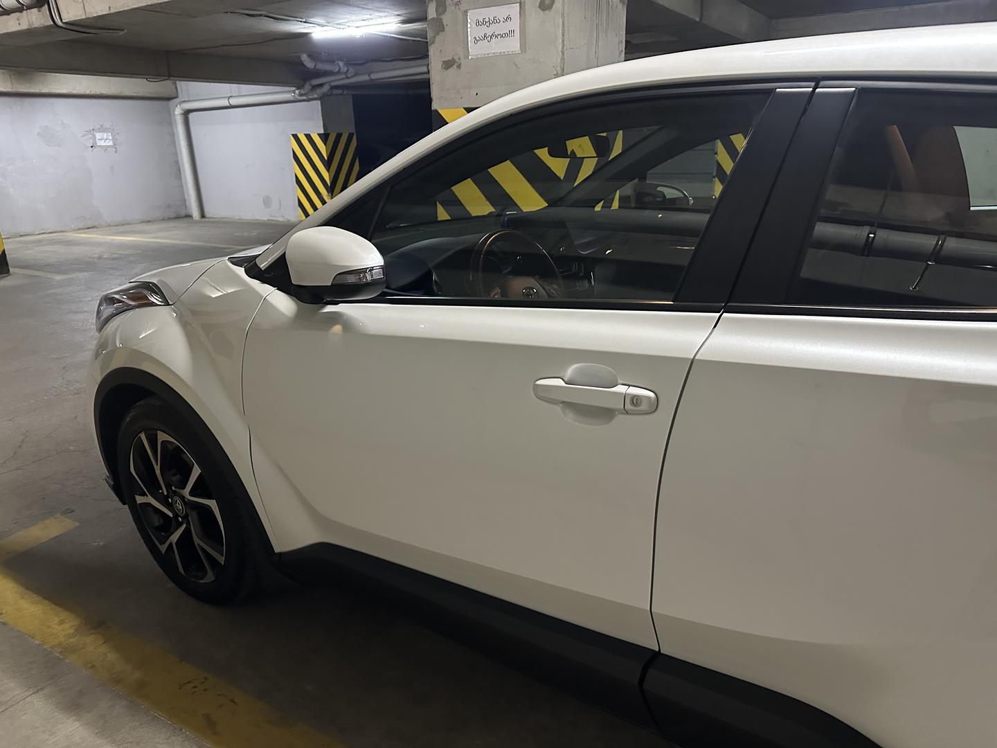 Toyota C-HR 2022 — photo 2