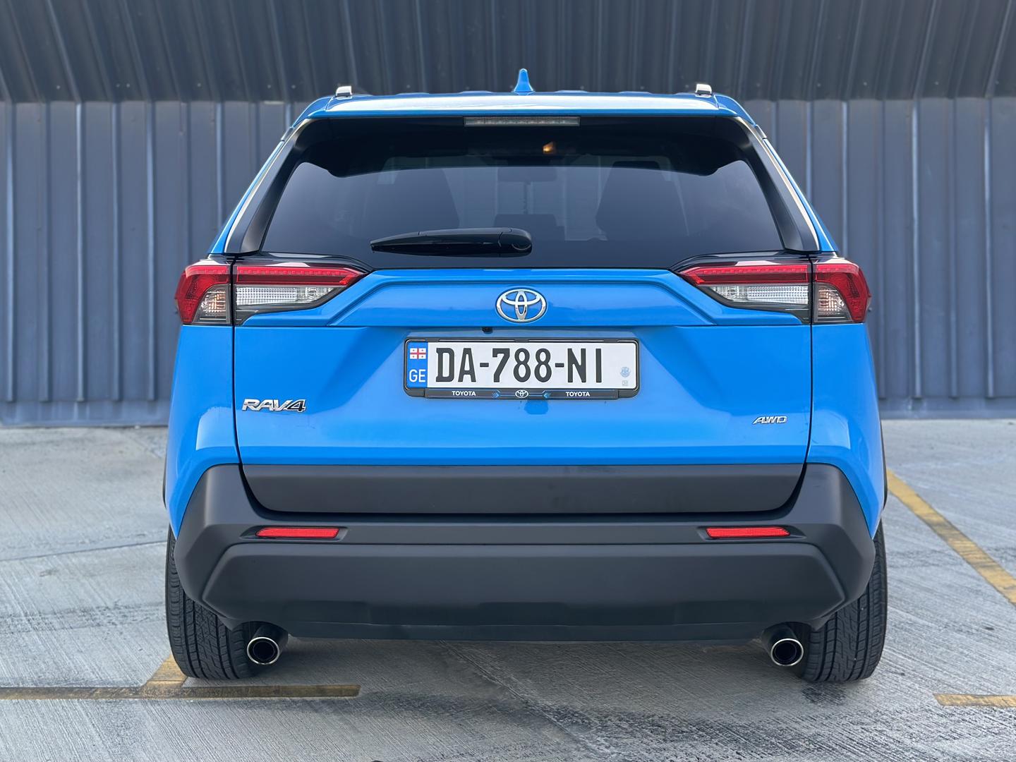 Toyota RAV4 2019 — photo 2