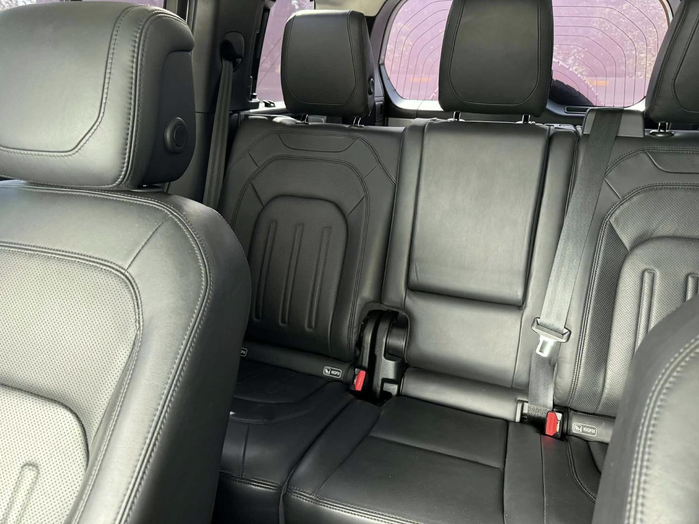 Land Rover Defender 2021 — photo 2