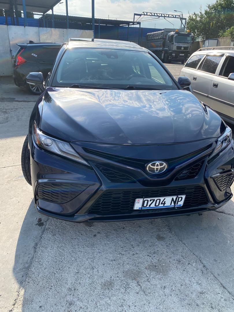 Toyota Camry 2021 — photo 2