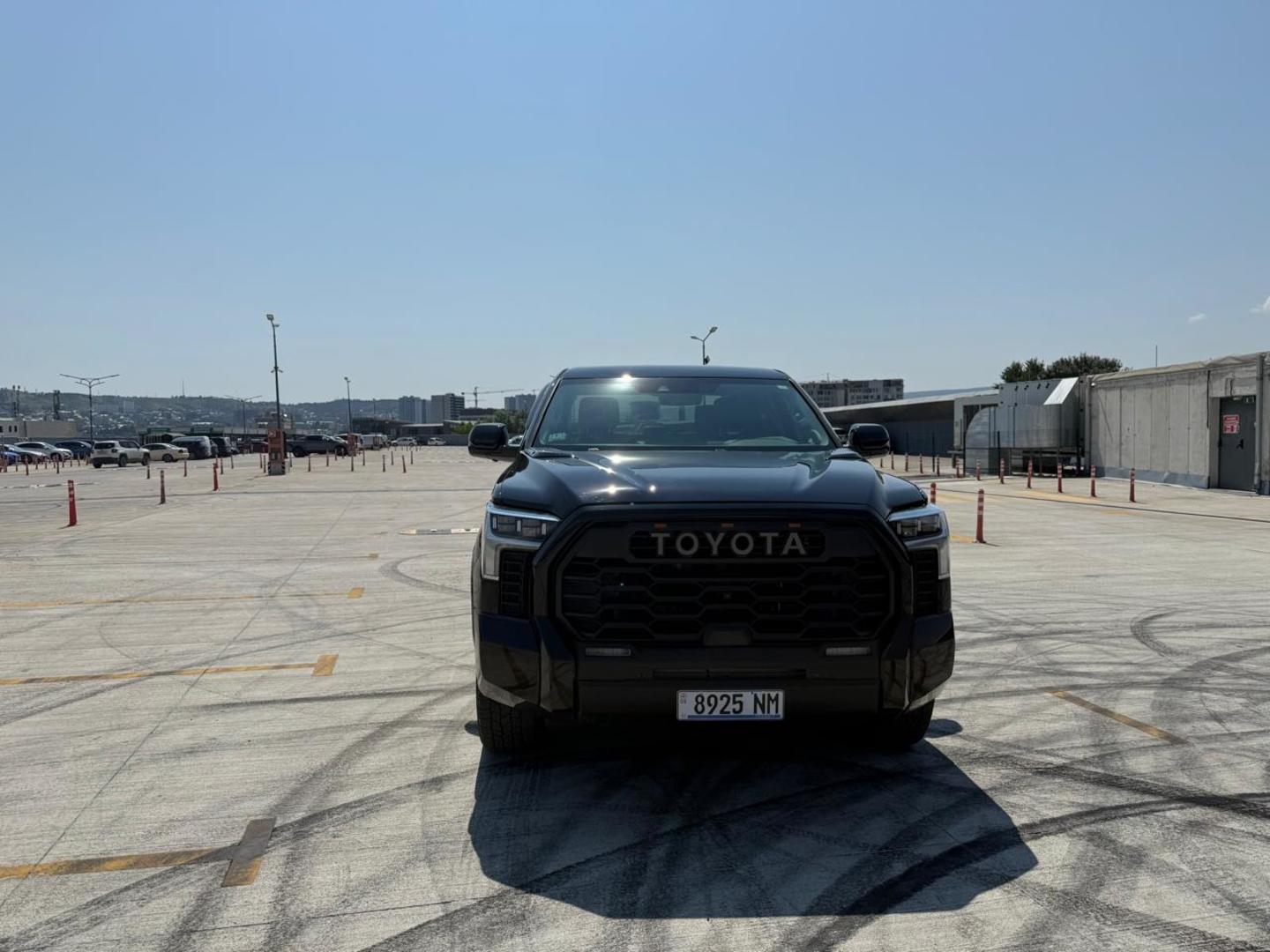 Toyota Tundra 2023 — photo 2