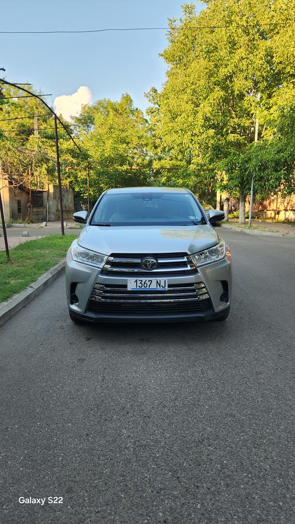 Toyota Highlander 2018 — photo 2