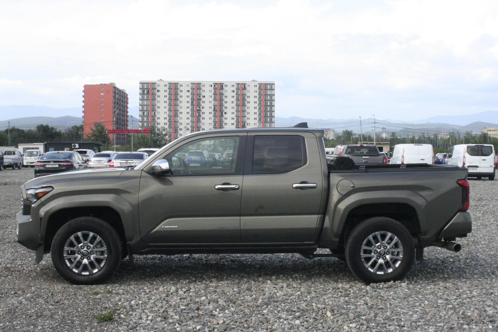 Toyota Tacoma 2024 — photo 2