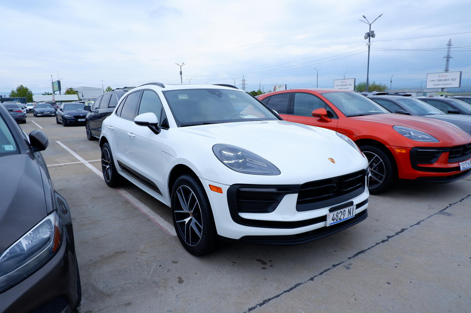 Porsche Macan 2023 — photo 2